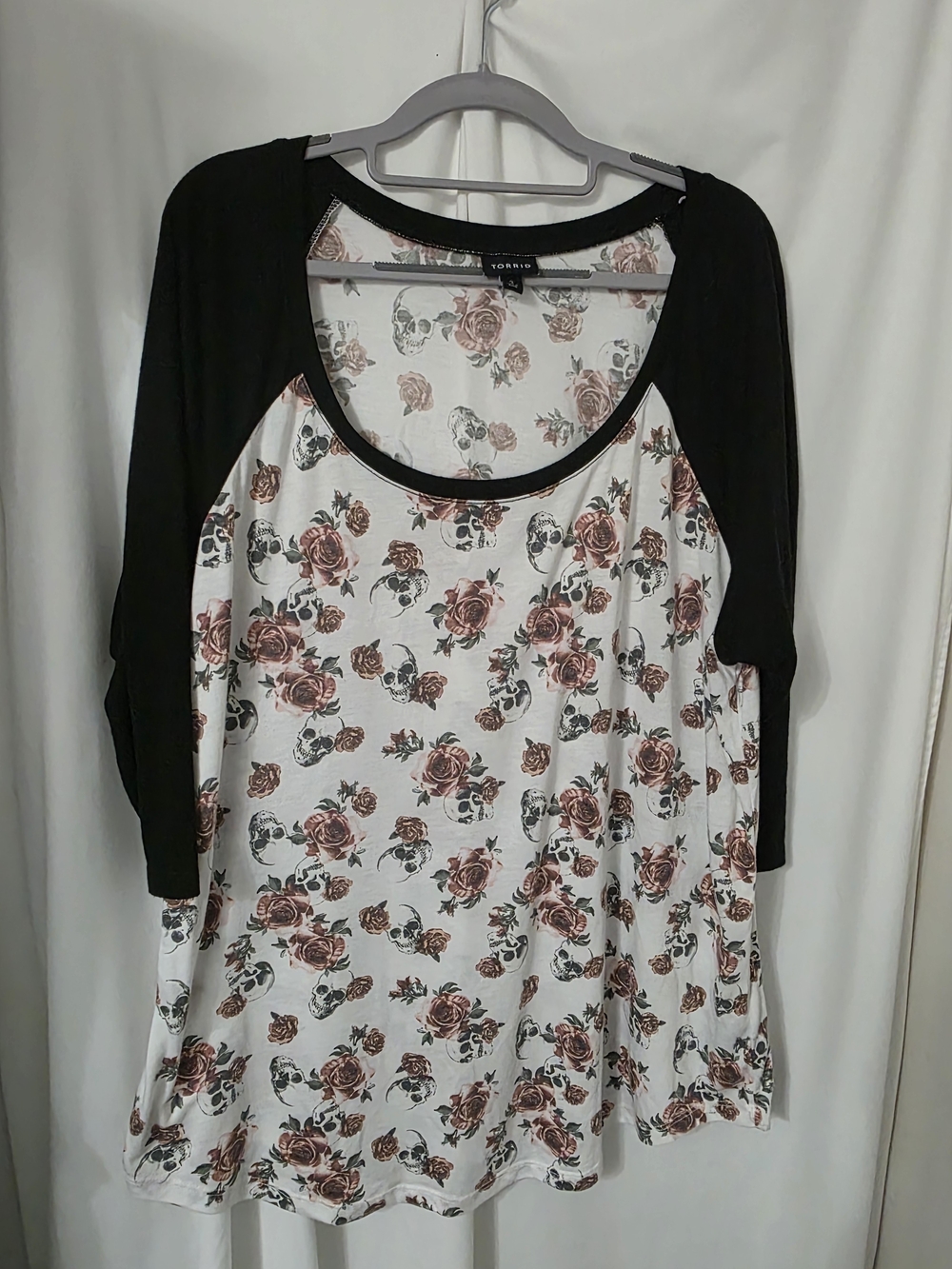 torrid Black & White Raglan Top with Rose and Skull Print 3x